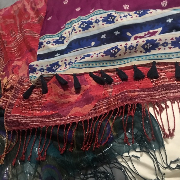 Beautiful large scarves - Picture 4 of 8